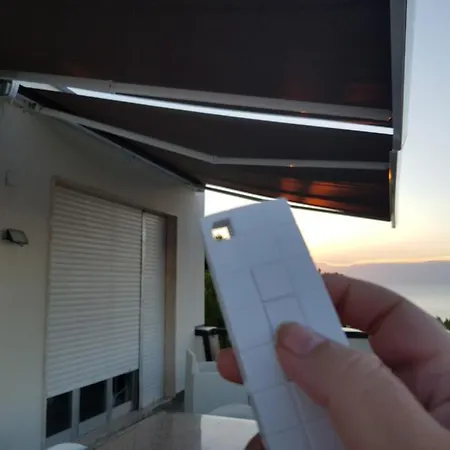Apartment Con Terrazzo Sul Mare E Discesa In A
