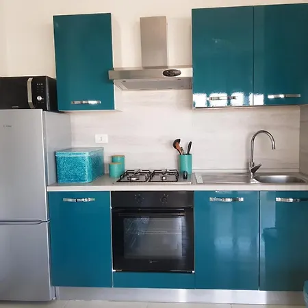 Con Terrazzo Sul Mare E Discesa In A Apartman