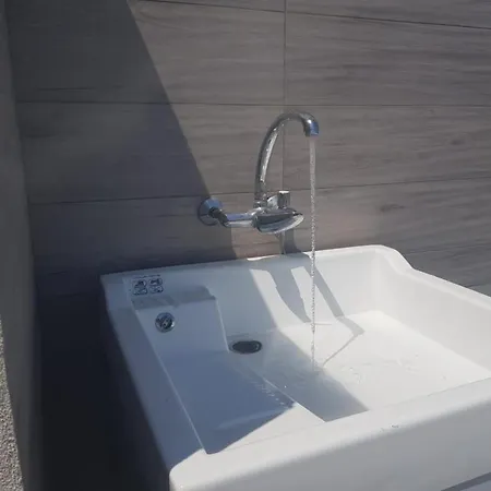 Con Terrazzo Sul Mare E Discesa In A *