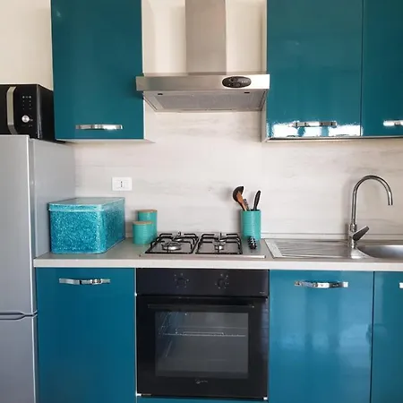 Con Terrazzo Sul Mare E Discesa In A Apartment