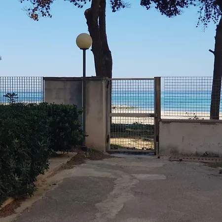 Con Terrazzo Sul Mare E Discesa In A Apartment Gallipoli