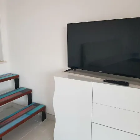 Con Terrazzo Sul Mare E Discesa In A Apartman