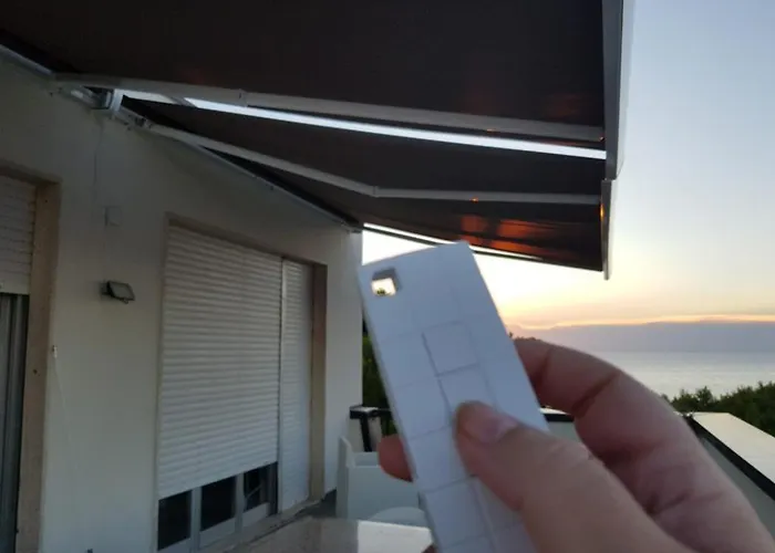 Apartamento Con Terrazzo Sul Mare E Discesa In A