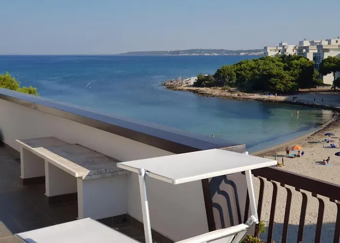 Con Terrazzo Sul Mare E Discesa In A *