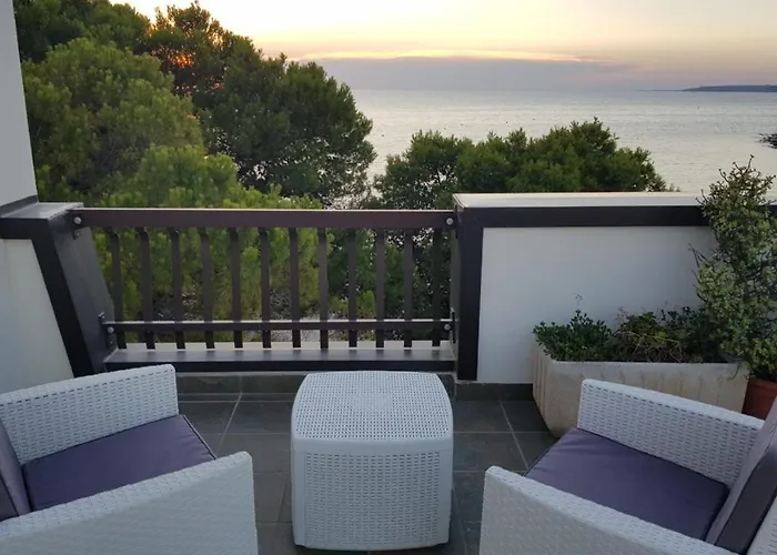 Con Terrazzo Sul Mare E Discesa In A