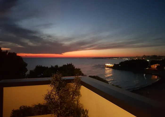 Con Terrazzo Sul Mare E Discesa In A *