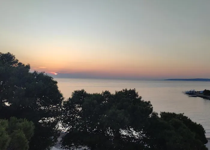 Con Terrazzo Sul Mare E Discesa In A Apartment *