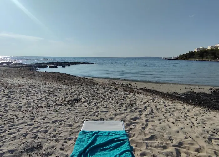 Apartment Con Terrazzo Sul Mare E Discesa In A *